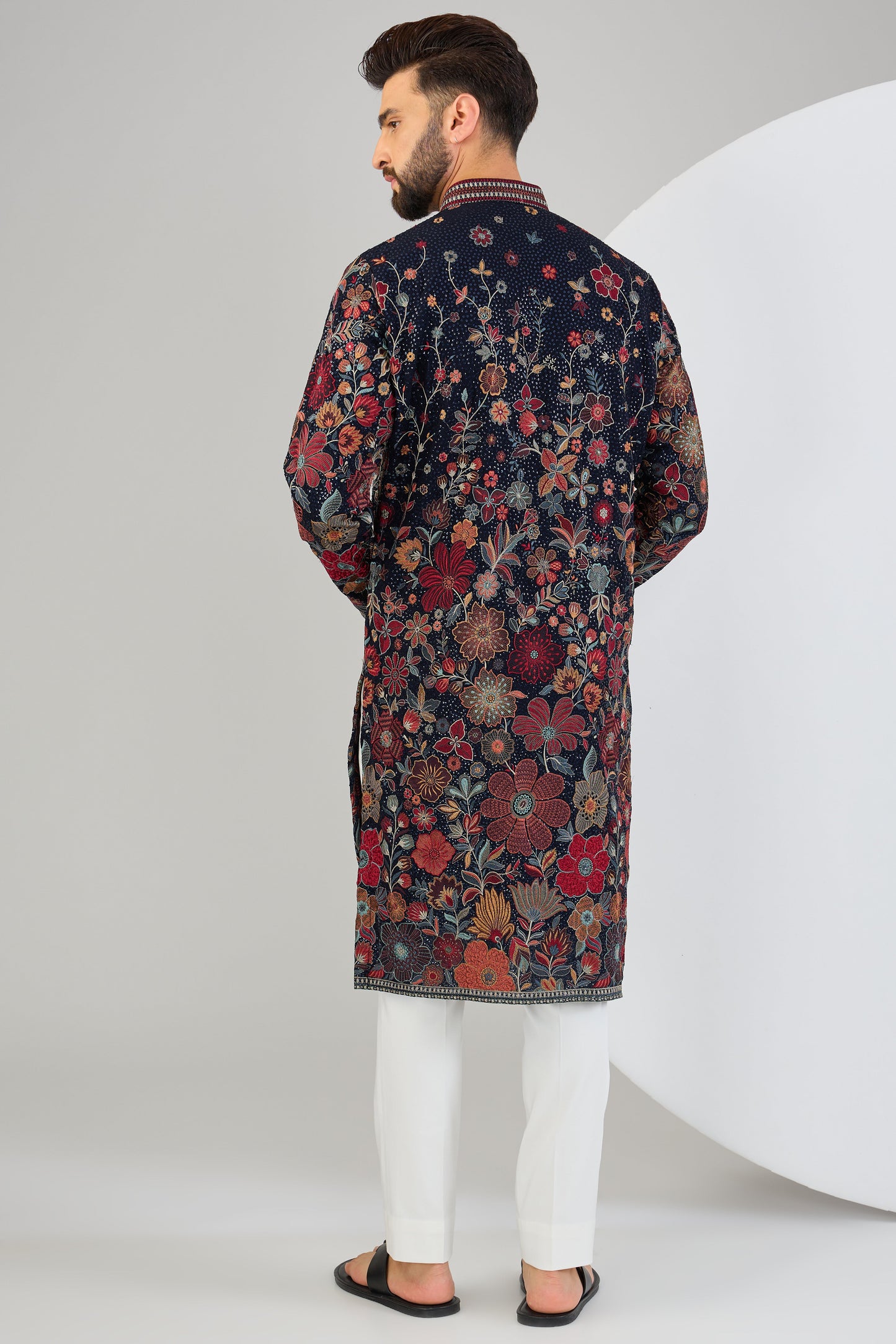 Navy blue chikankari kurta with floral embroidery. - kasbahmen