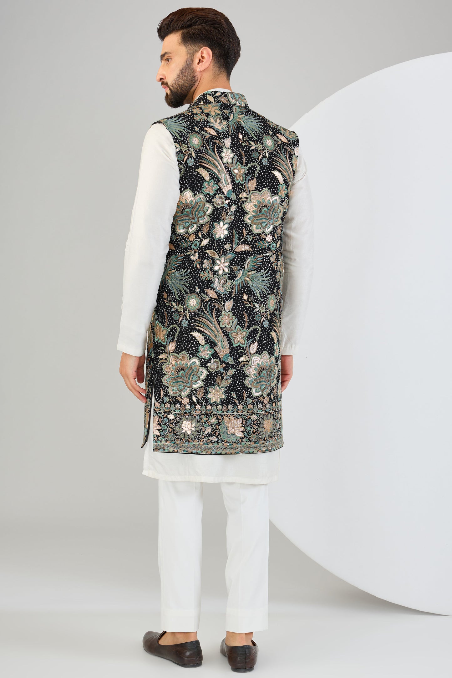 Black flora and fauna long open jacket. - kasbahmen